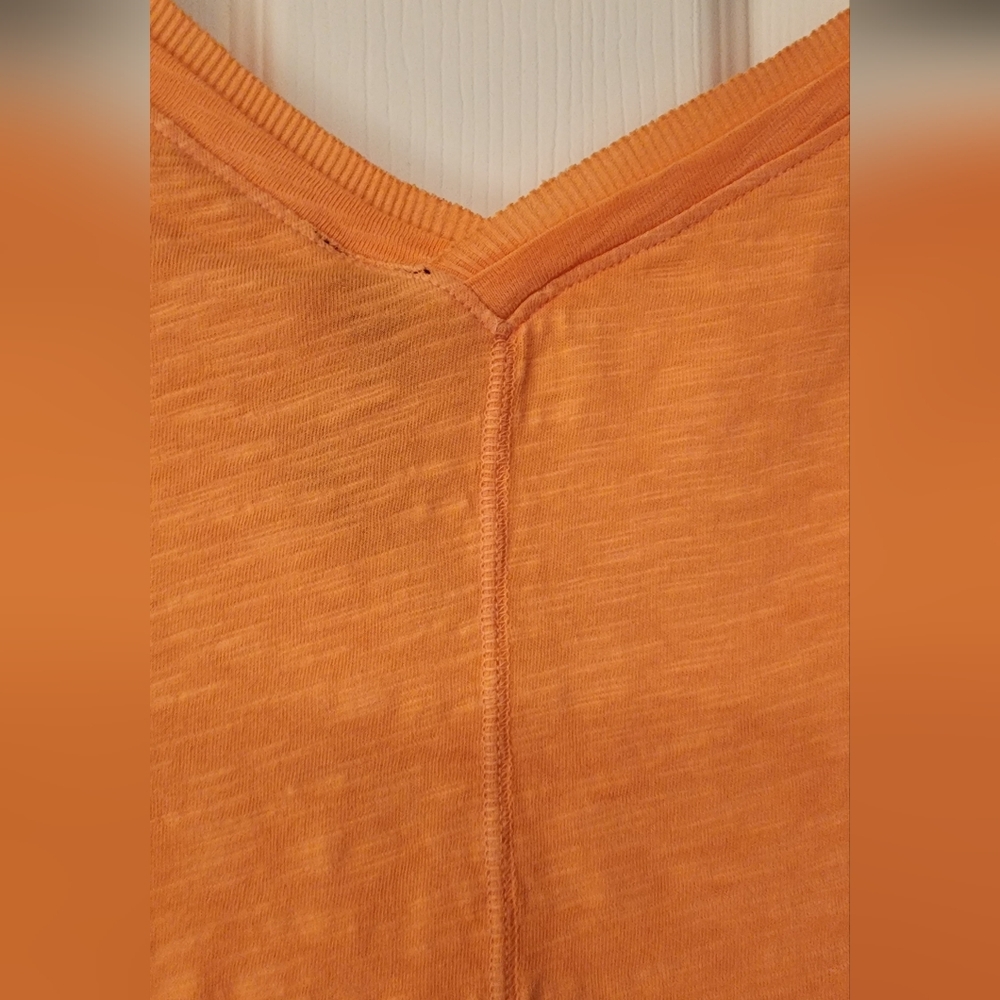 BOBI Los Angeles center seam V-Neck Tee in Guava Size Large- - Picture 4 of 9